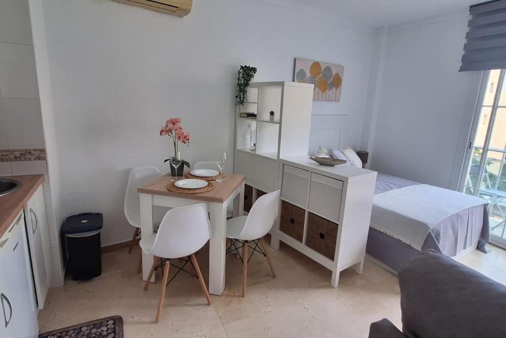 Room City Estepona Estudio Mar Kültér fotó